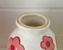 Load image into Gallery viewer, Handmade pretty flowers vase
