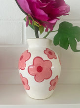 Load image into Gallery viewer, Handmade pretty flowers vase
